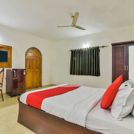 Collection O 15487 Ashoka King Hotel Mandrem Bagian luar foto