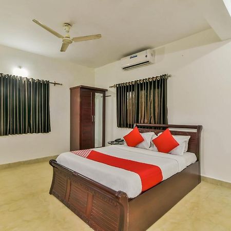 Collection O 15487 Ashoka King Hotel Mandrem Bagian luar foto
