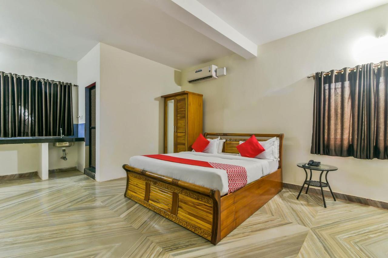 Collection O 15487 Ashoka King Hotel Mandrem Bagian luar foto