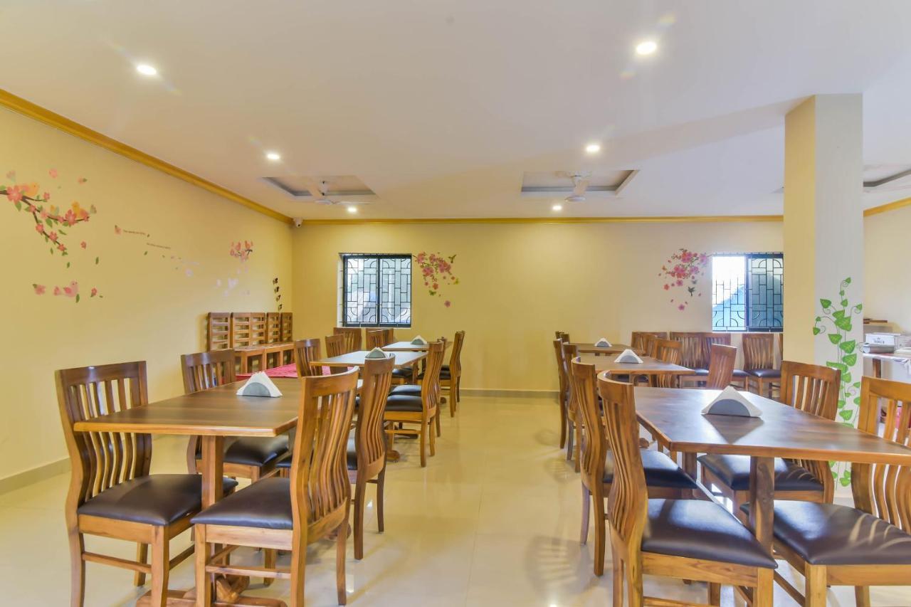 Collection O 15487 Ashoka King Hotel Mandrem Bagian luar foto