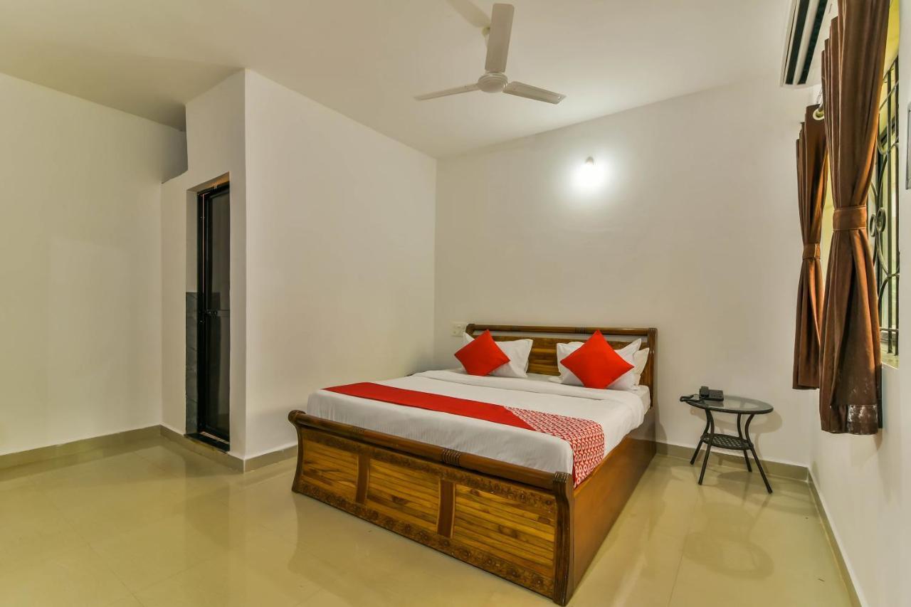 Collection O 15487 Ashoka King Hotel Mandrem Bagian luar foto