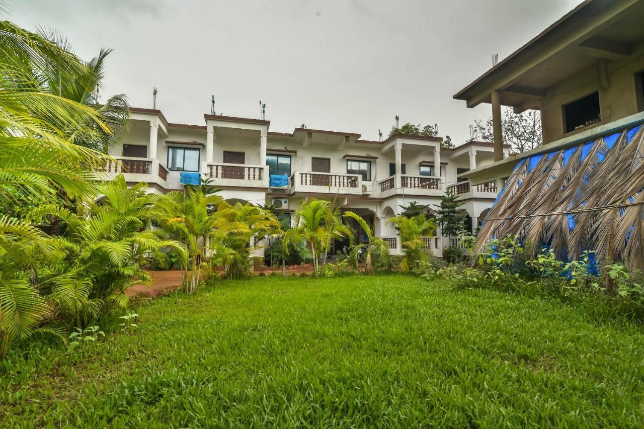 Collection O 15487 Ashoka King Hotel Mandrem Bagian luar foto
