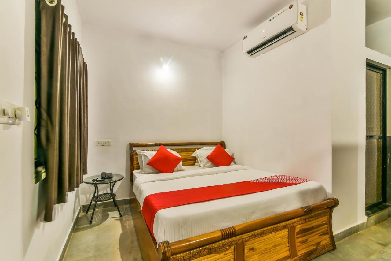 Collection O 15487 Ashoka King Hotel Mandrem Bagian luar foto