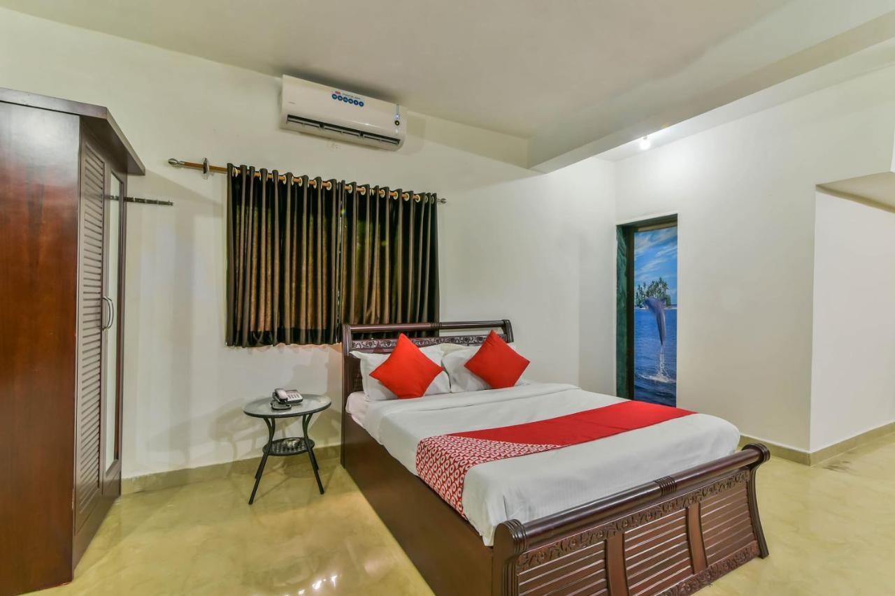 Collection O 15487 Ashoka King Hotel Mandrem Bagian luar foto