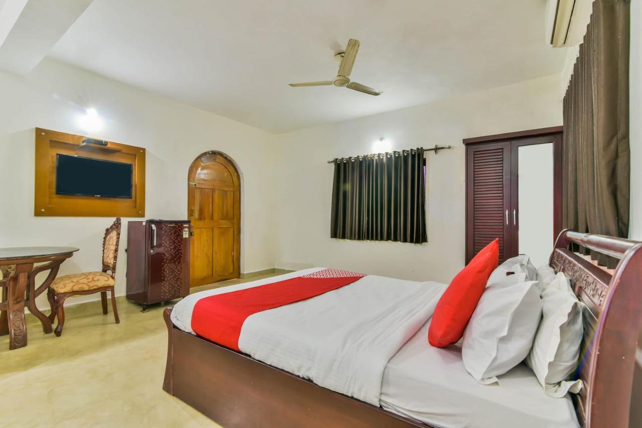 Collection O 15487 Ashoka King Hotel Mandrem Bagian luar foto