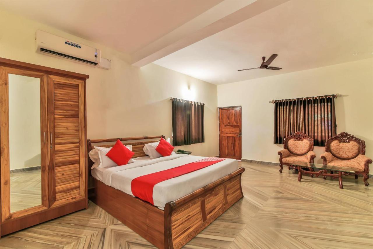 Collection O 15487 Ashoka King Hotel Mandrem Bagian luar foto