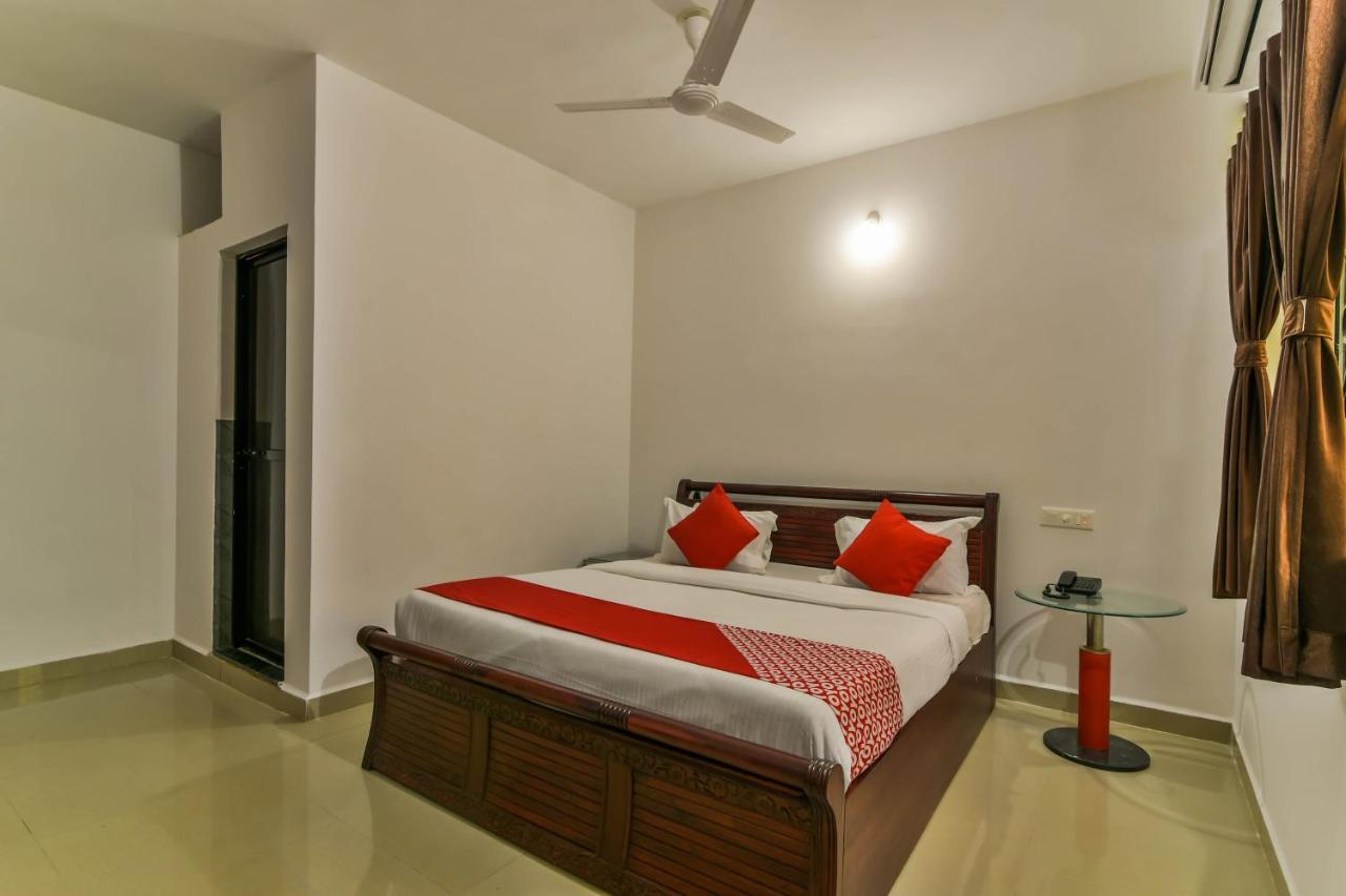 Collection O 15487 Ashoka King Hotel Mandrem Bagian luar foto