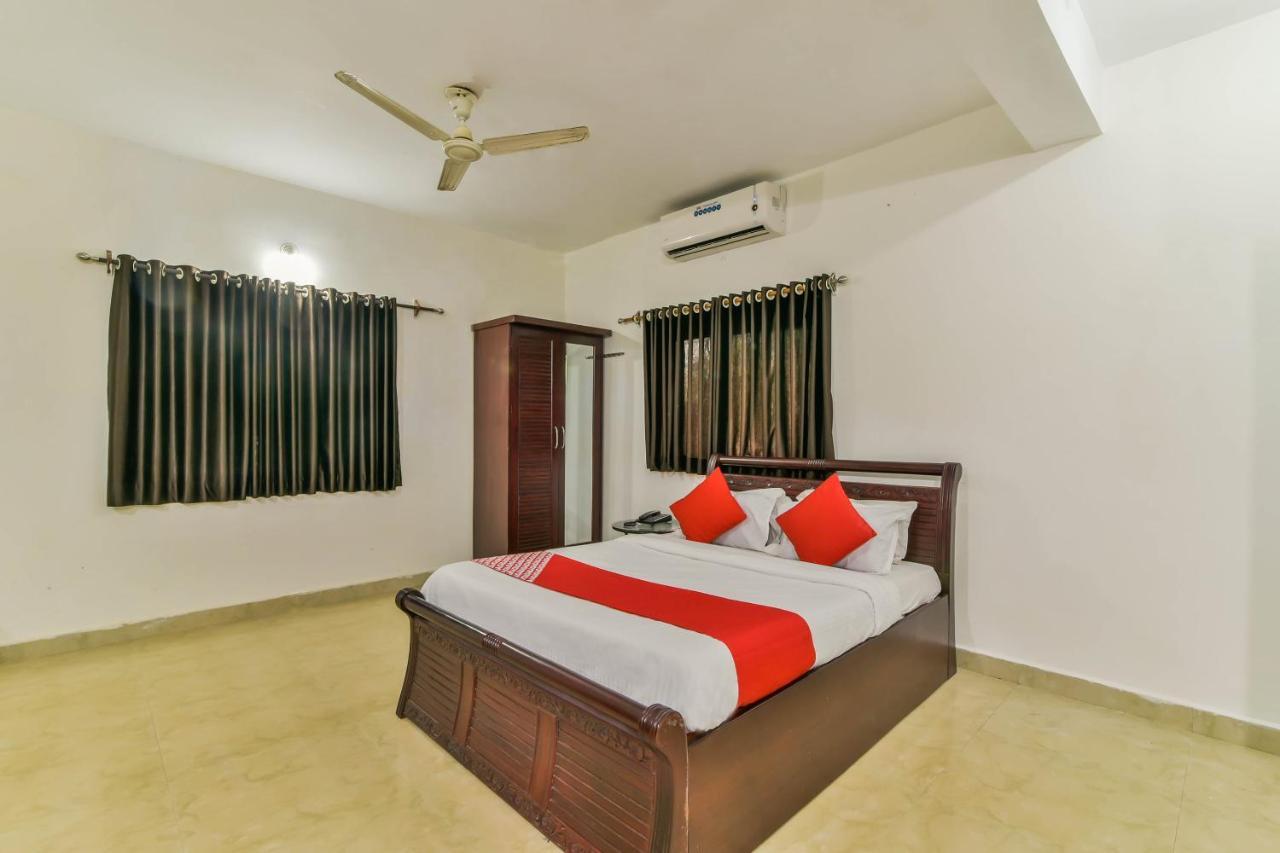 Collection O 15487 Ashoka King Hotel Mandrem Bagian luar foto