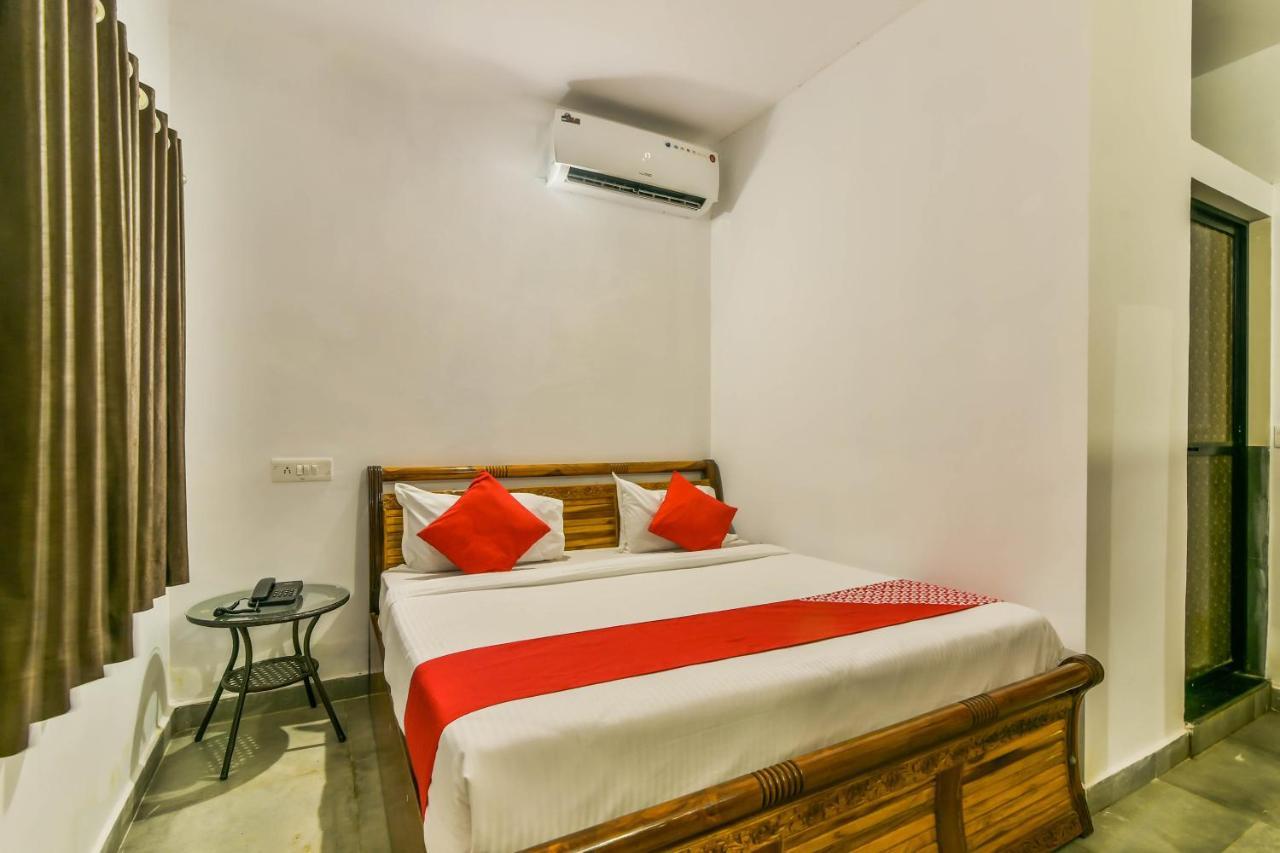 Collection O 15487 Ashoka King Hotel Mandrem Bagian luar foto