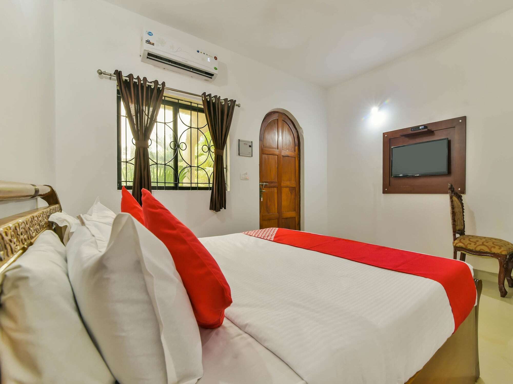 Collection O 15487 Ashoka King Hotel Mandrem Bagian luar foto