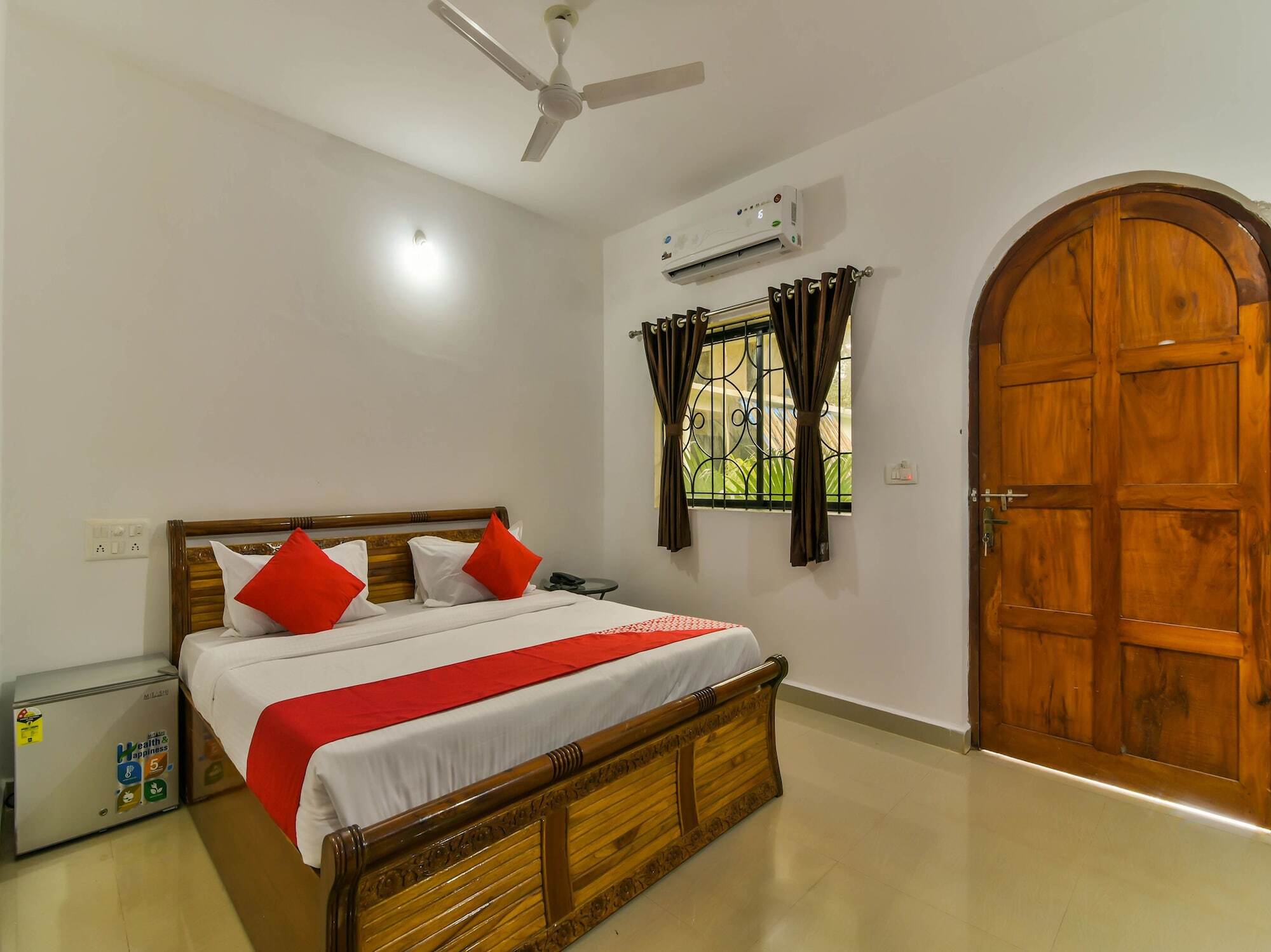 Collection O 15487 Ashoka King Hotel Mandrem Bagian luar foto
